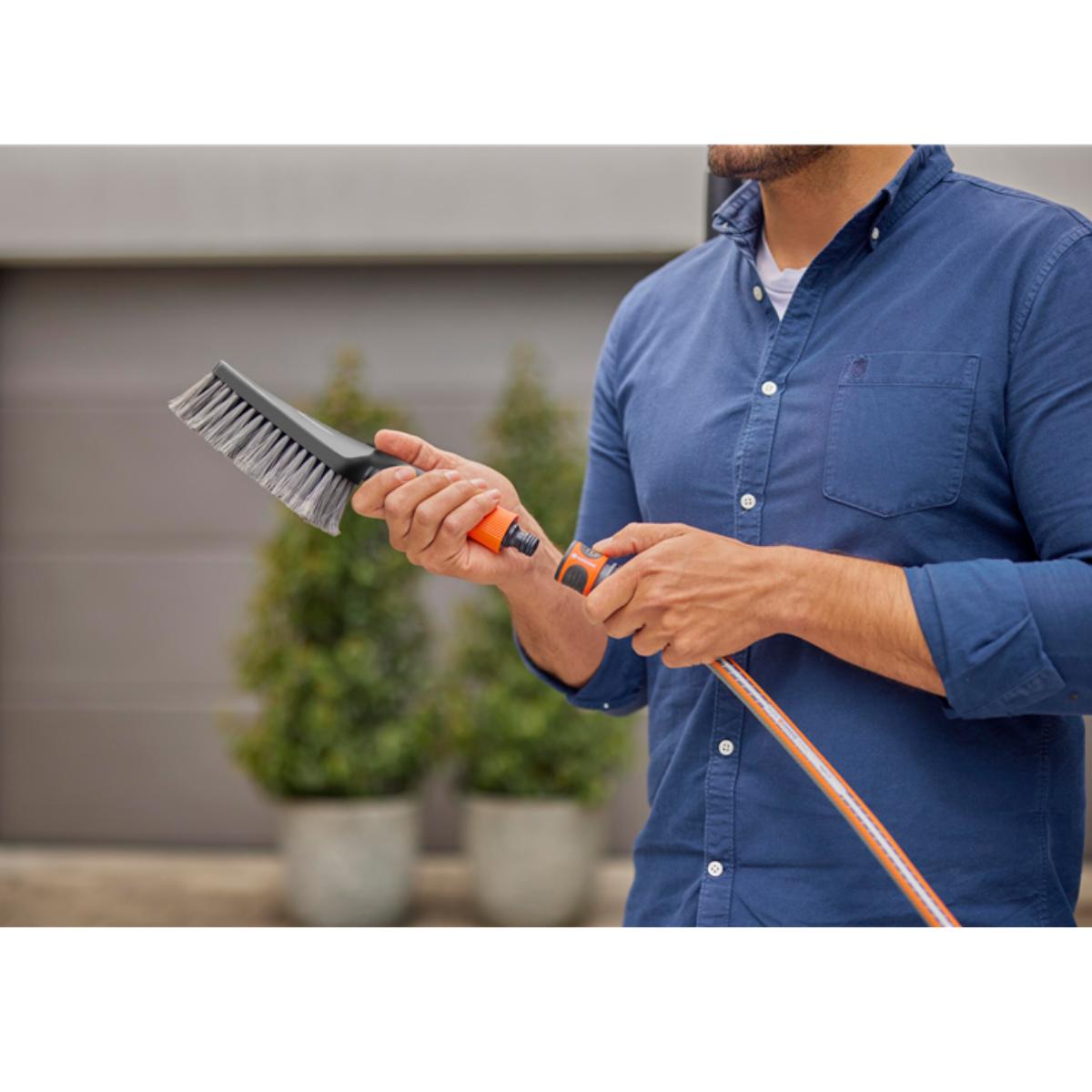 Zestaw do mycia Cleansystem z szczotką ręczną Gardena