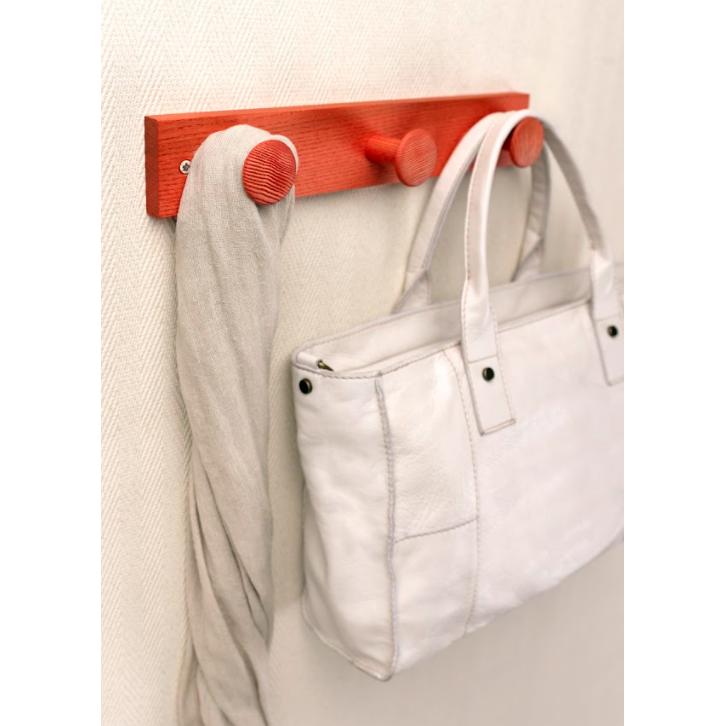 Kleiderbügel aus Esche mit 3 Knöpfen und Struktur Lila