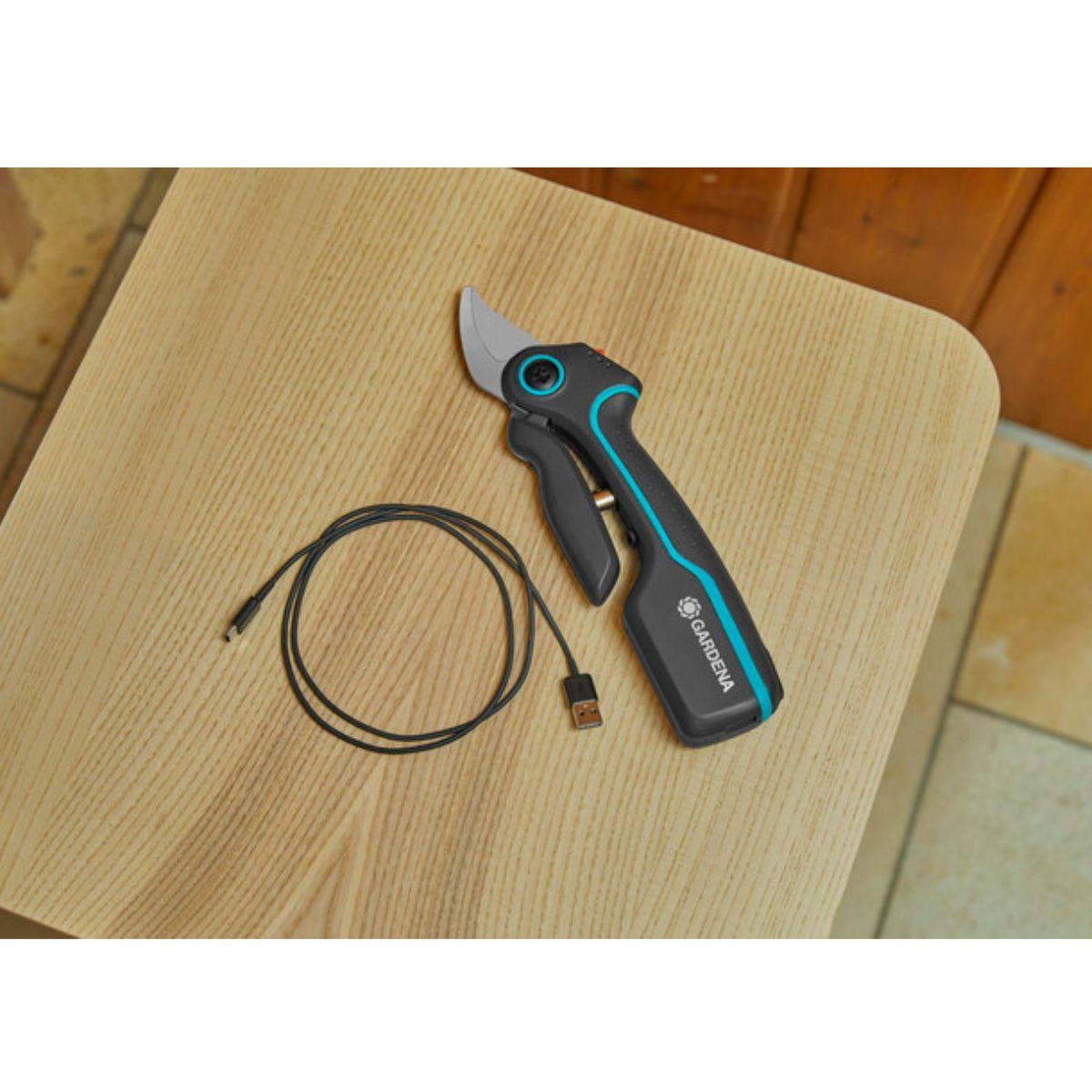 Sécateur à batterie AssistCut GARDENA