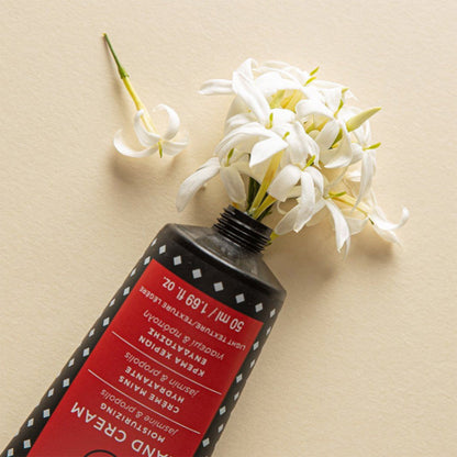 Zestaw krem do rąk z jaśminem 50 ml + pomadka do ust z czarną porzeczką 4,4 g