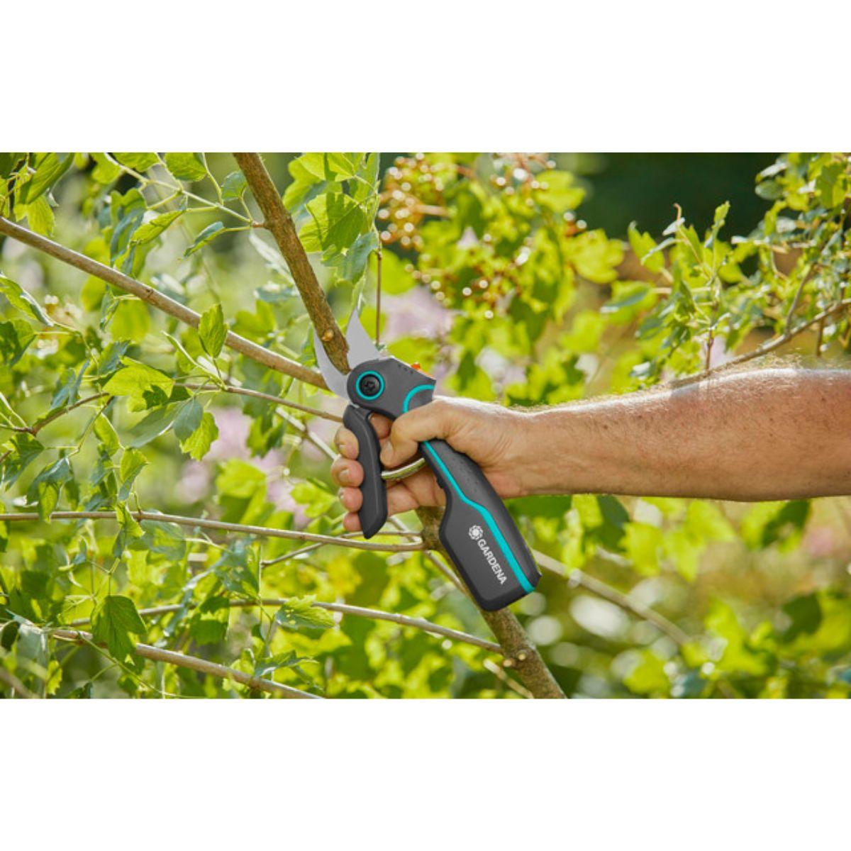 Sécateur à batterie AssistCut GARDENA